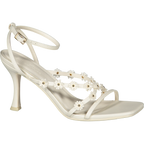 Zapatos de tacón y sandalias